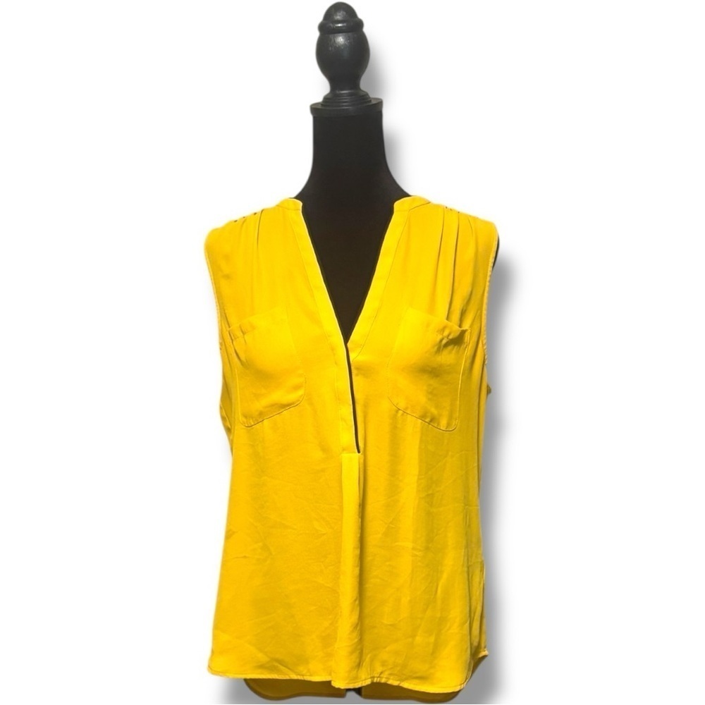 H&M Mustard Yellow w/Black Piping Sleeveless Lightweight Pleated V-Neck Blouse